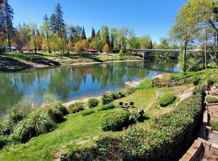 315 SE Rogue View Ln, Grants Pass, OR 97526