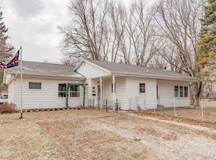 405 23rd St, Spirit Lake, IA 51360