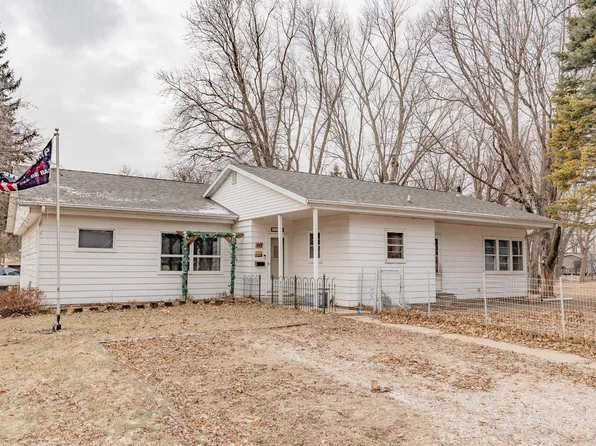 405 23rd St, Spirit Lake, IA 51360