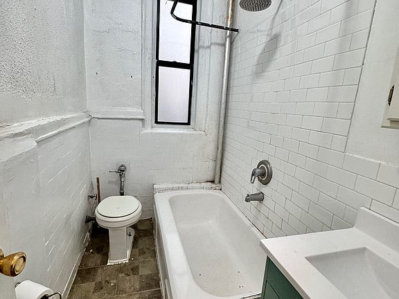 3rd image of 540 Manhattan Ave #55