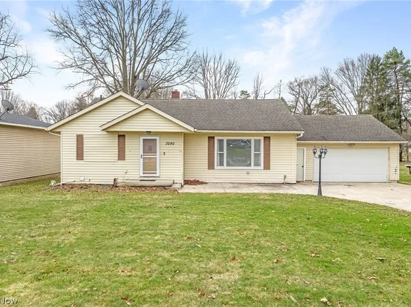 3290 Sweitzer St NW, Uniontown, OH 44685