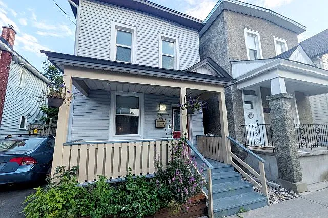 4 bed, 2500 sqft, $2,800 — Photo 1