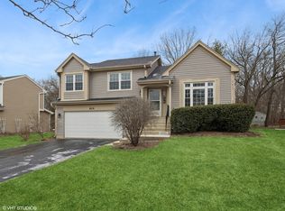 614 Carriage Hill Ct, Island Lake, IL 60042