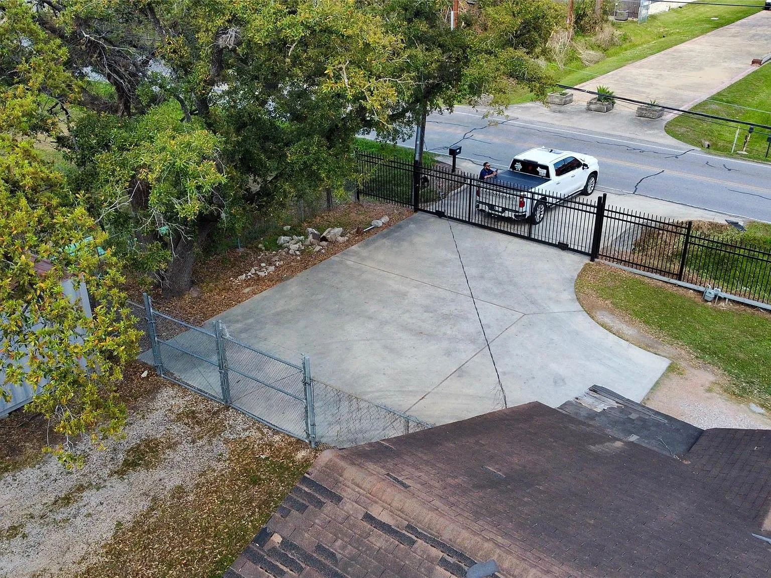 3 bed, 1.0 bath, 1536 sqft, $5,000 — Photo 3