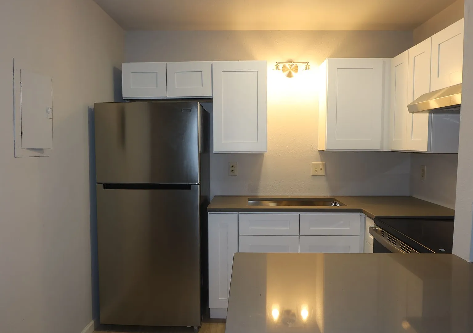 Escala West Campus - Renovated Studio - In And Out - Ut Shuttle - Parking - Pool - $1095 — Photo 4