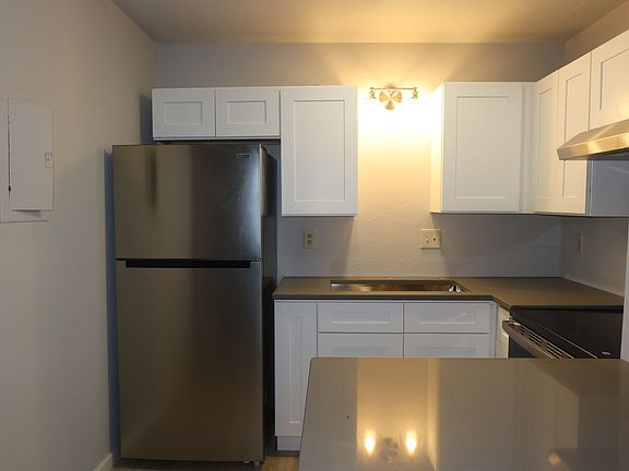 4th image of 1000 W 26th St APT 117