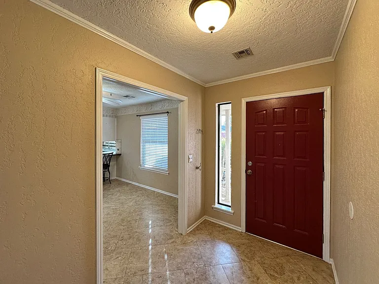 1103 NW Willow Pl — Photo 5