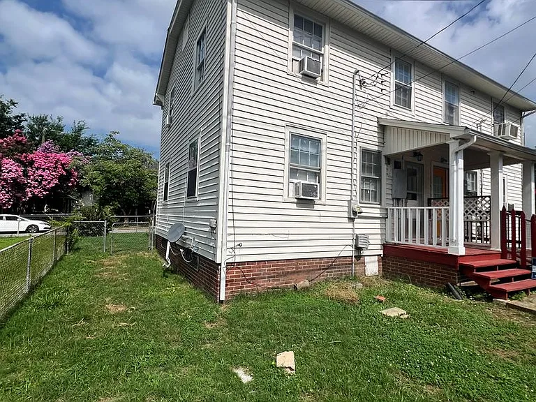 1105 Berry St — Photo 12