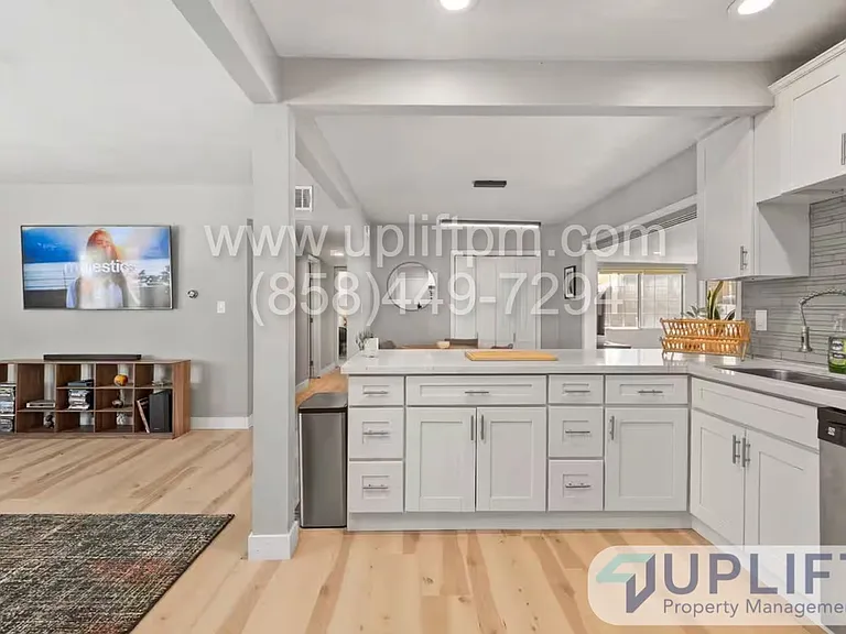 5520 Olvera Ave — Photo 8