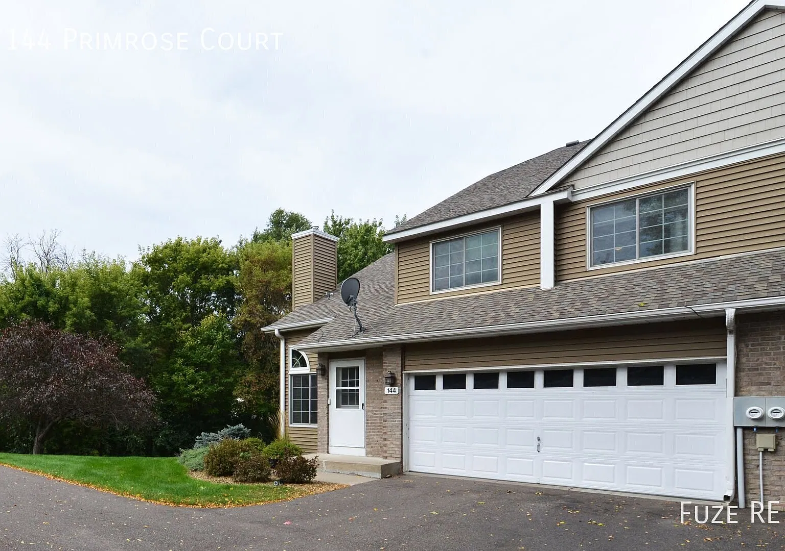 Upper level 3 bed, 1.5 bath apartment/townhome upper level ,separate entrance — Photo 3