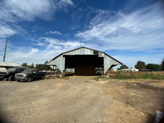 3rd image of 10035 Pringle Ave