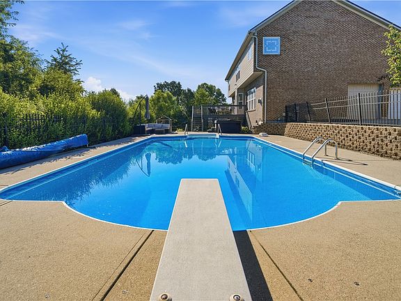 3rd image of 6272 Chappellfield Dr