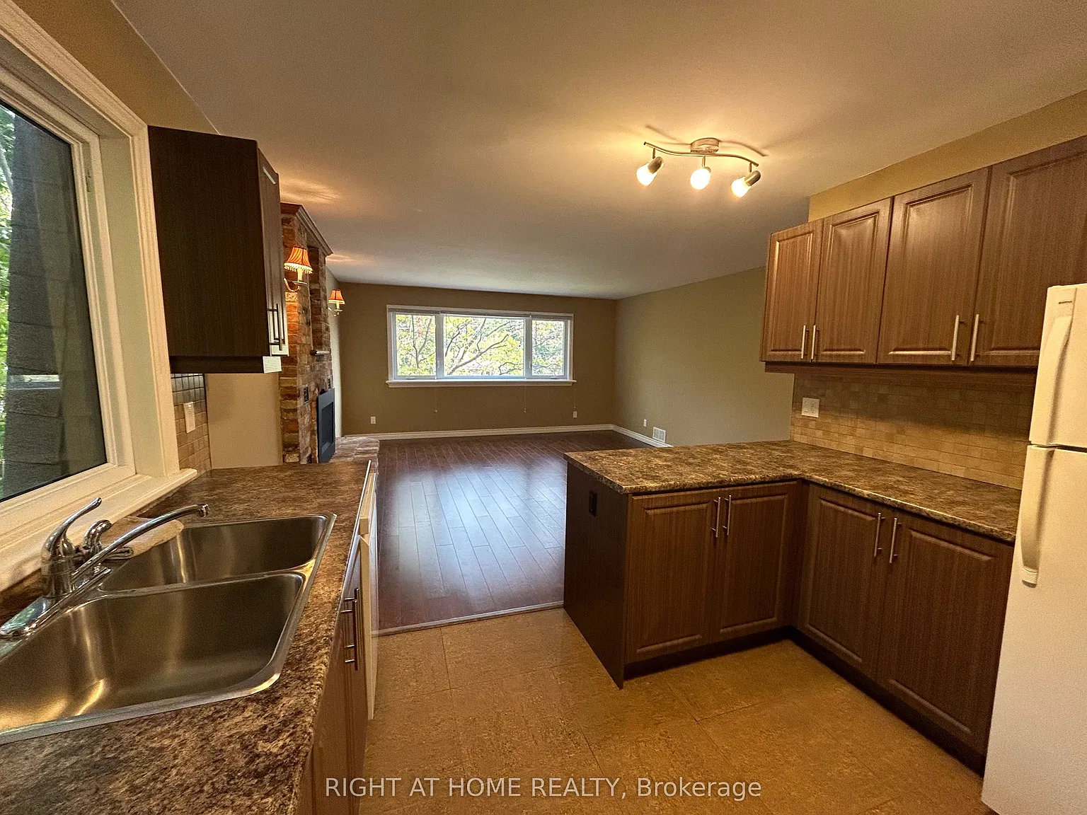 2 bed, $2,600 — Photo 4