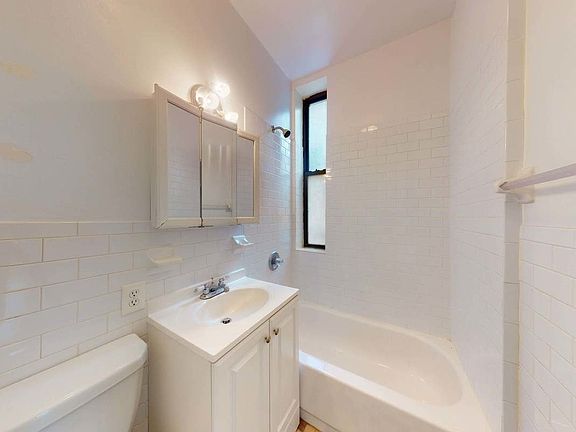 4th image of 139 W 28th St #5E1