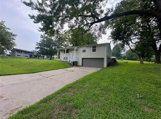 3101 Mayfair Dr, Saint Joseph, MO 64506