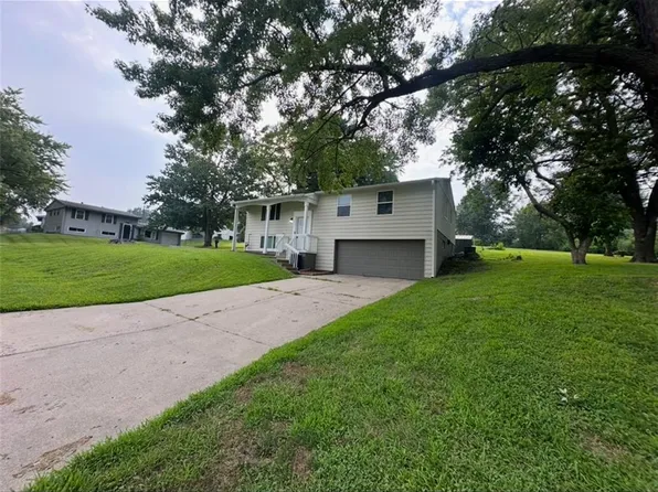 3101 Mayfair Dr, Saint Joseph, MO 64506