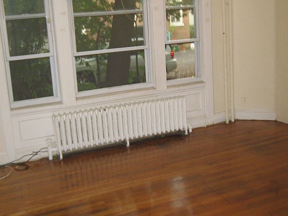 5th image of 102 S Lake Ave APT 4