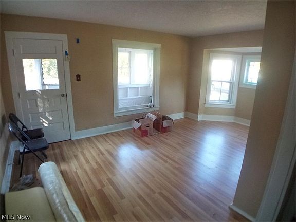 3rd image of 4002 Main St