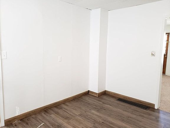 4th image of 109 E Roberts St