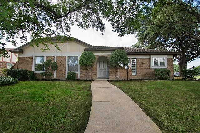 1st image of 200 W Louella Dr