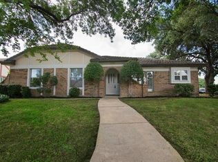 200 W Louella Dr, Hurst, TX 76054