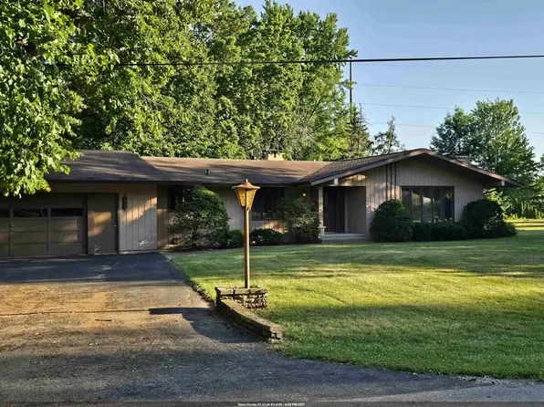 W6425 Lakeview Ct, Menasha, WI 54952