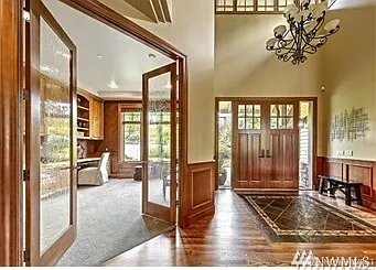 4 bed, 3.5 bath, 5320 sqft, $8,200 — Photo 2