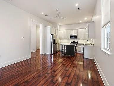 5th image of 919 Hillary St