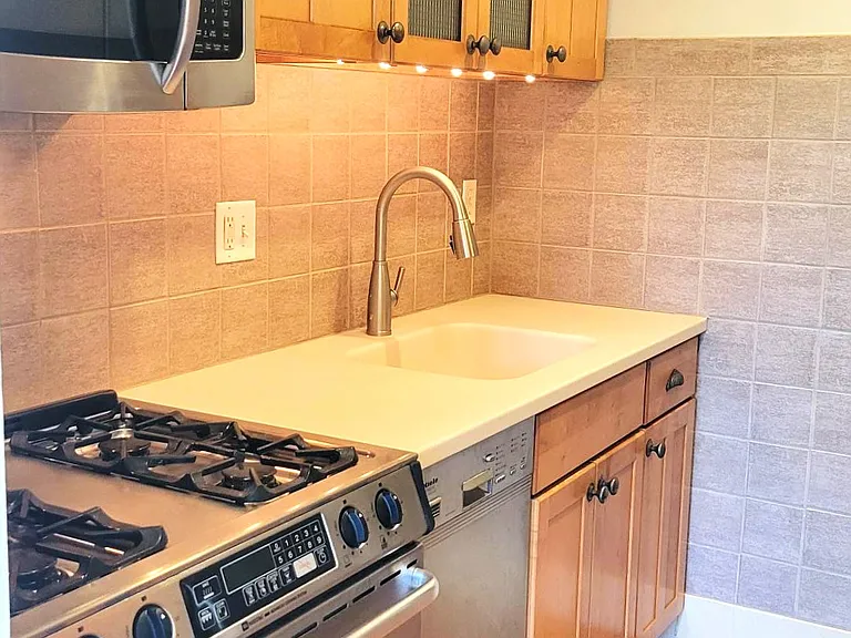 2400 41st St NW #504 — Photo 9