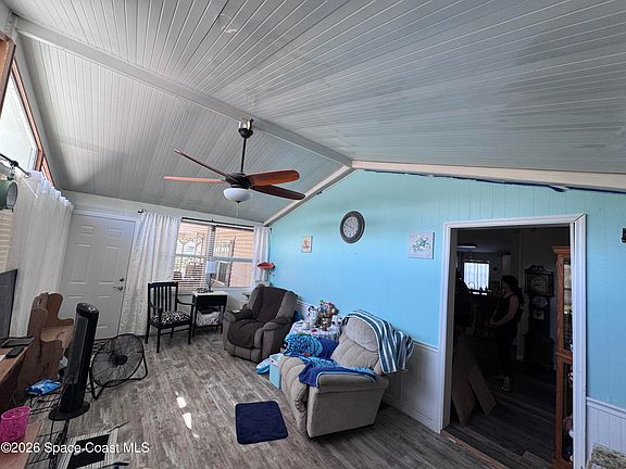 4th image of 858 Pecan Cir