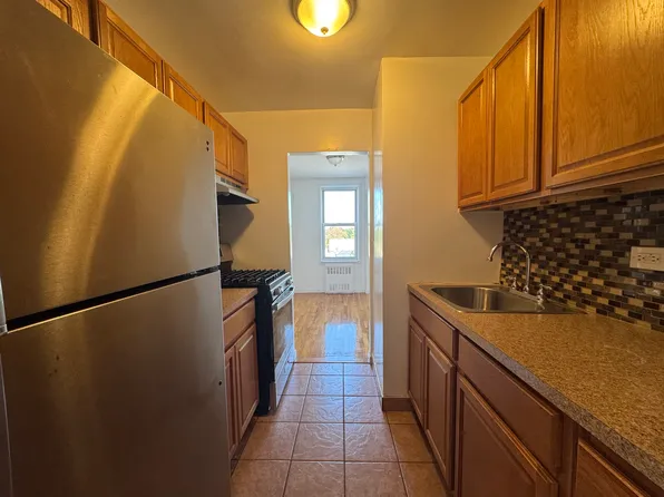 3324 Parsons Blvd #4E, Flushing, NY 11354