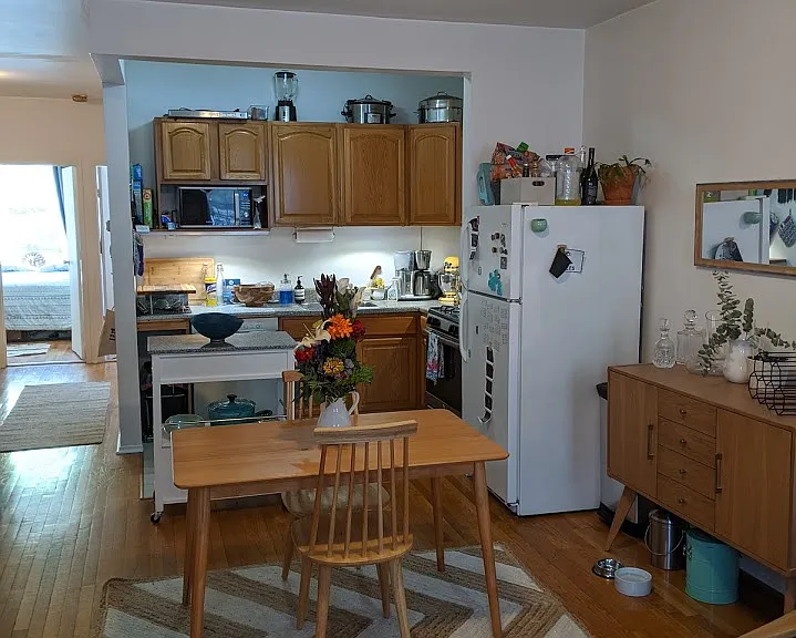684 De Graw St #1 — Photo 2