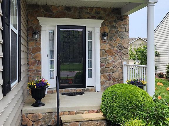 3rd image of 35600 Cedar Valley Ln