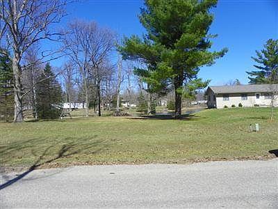 2nd image of 967 W Shore Dr