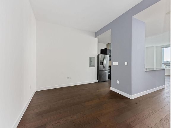 5th image of 300 Berry St Unit 904