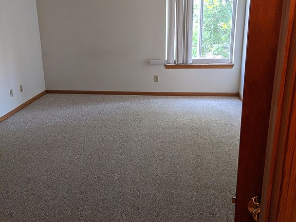 3rd image of 1670 Wedgewood Dr #203