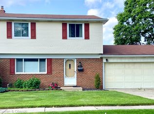 35956 Fernwood St, Westland, MI 48186