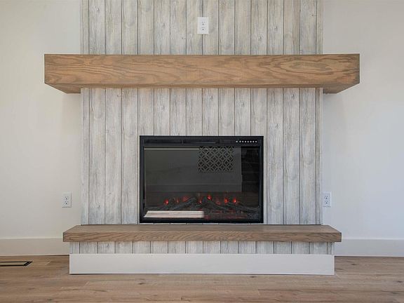 5th image of 1006 Hillcrest Dr