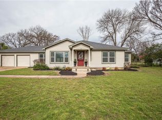 1115 W 9th St, Mc Gregor, TX 76657