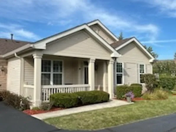 16472 Crescent Lake Dr, Crest Hill, IL 60403