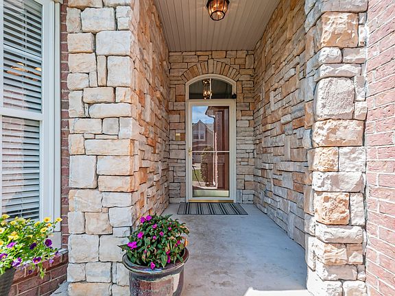 5th image of 108 McKnight Ln