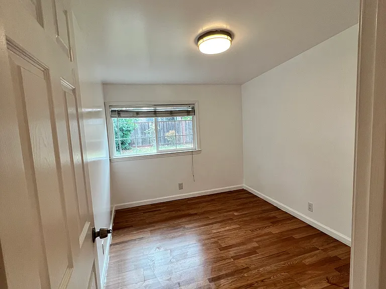 2217 Lincoln St — Photo 4