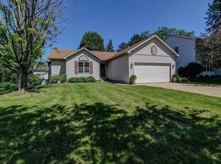208 N Musket Ridge Dr, Sun Prairie, WI 53590