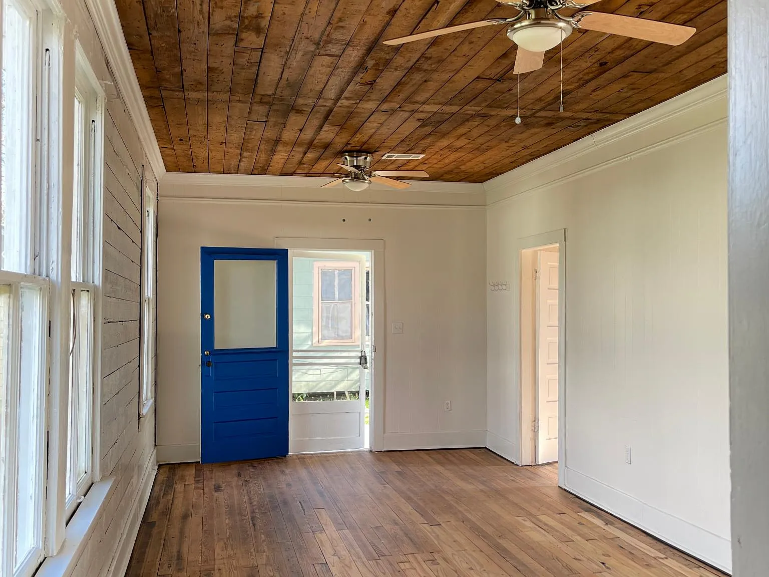819 Costello Ln — Photo 3