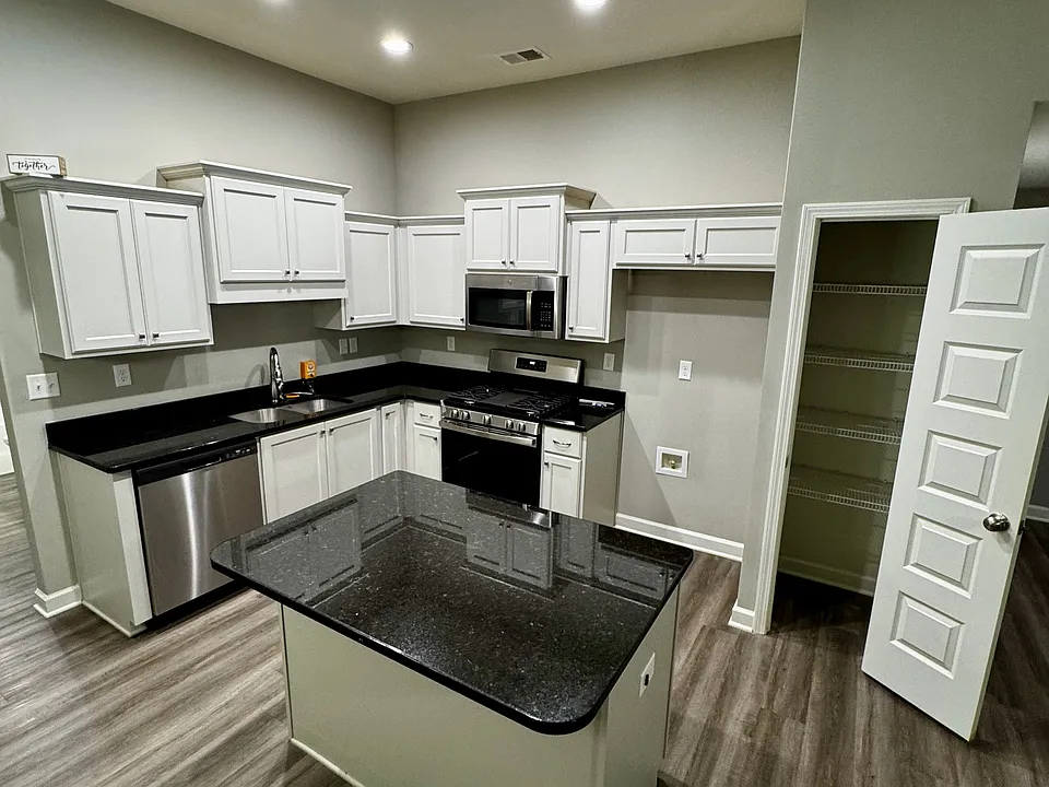 8745 Bryce Evita Dr