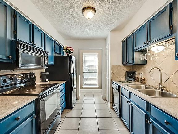 3rd image of 158 Parkway Dr