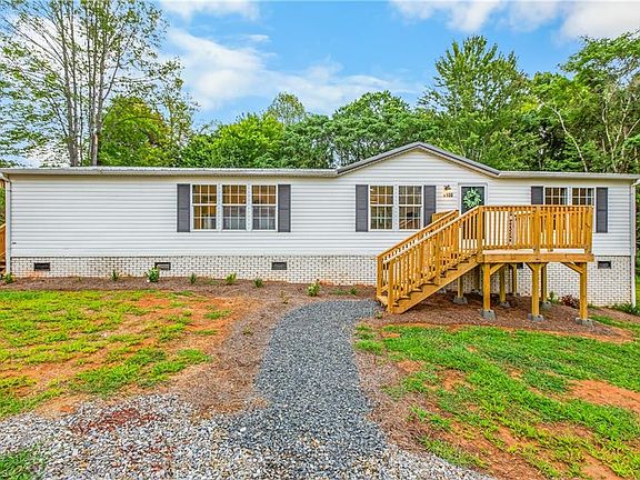 2nd image of 1100 Sandy Ln