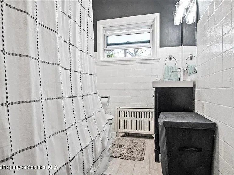 131 Arnold Ave — Photo 12
