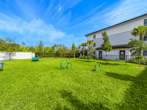 Vista Lago Apartments