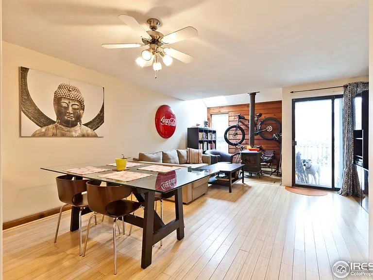 1011 E Moorhead Cir — Photo 2